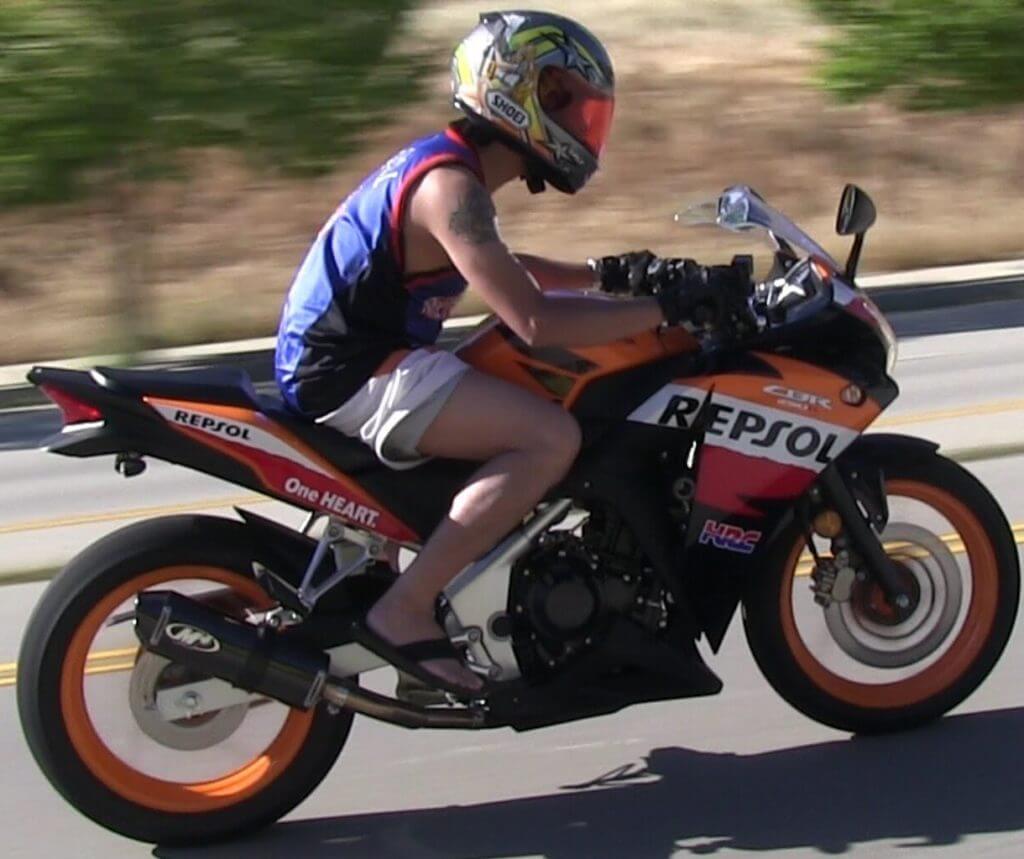 Motoblouz : pack et remise exclusifs pour les jeunes permis moto